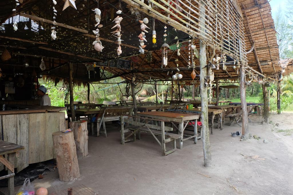 Hotel Mr. Chuoi Bar&Hut Ko Phra Thong Exterior foto